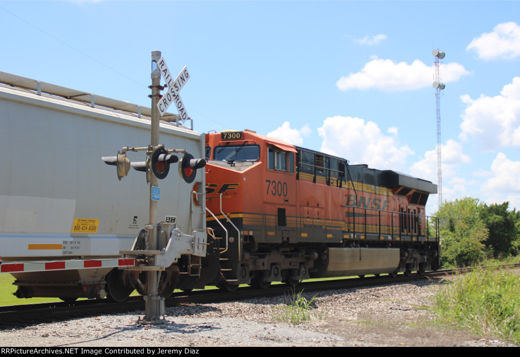 BNSF 7300